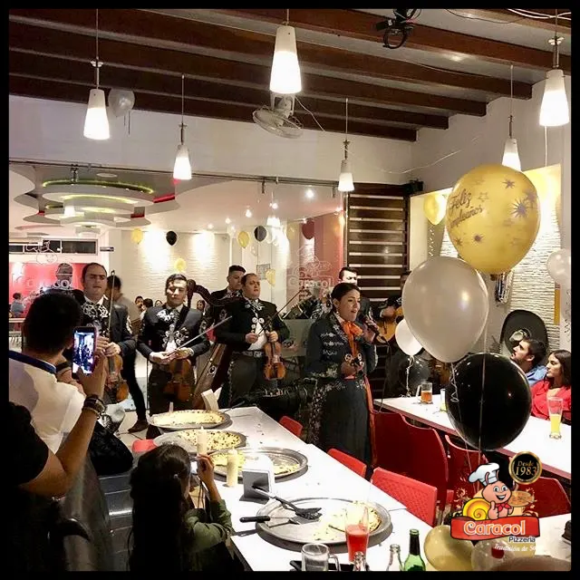 Celebración de cumpleaños en Caracol